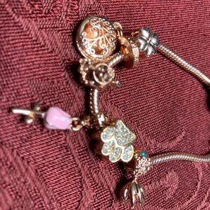 Pandora Bracelet Gold w/6 charms